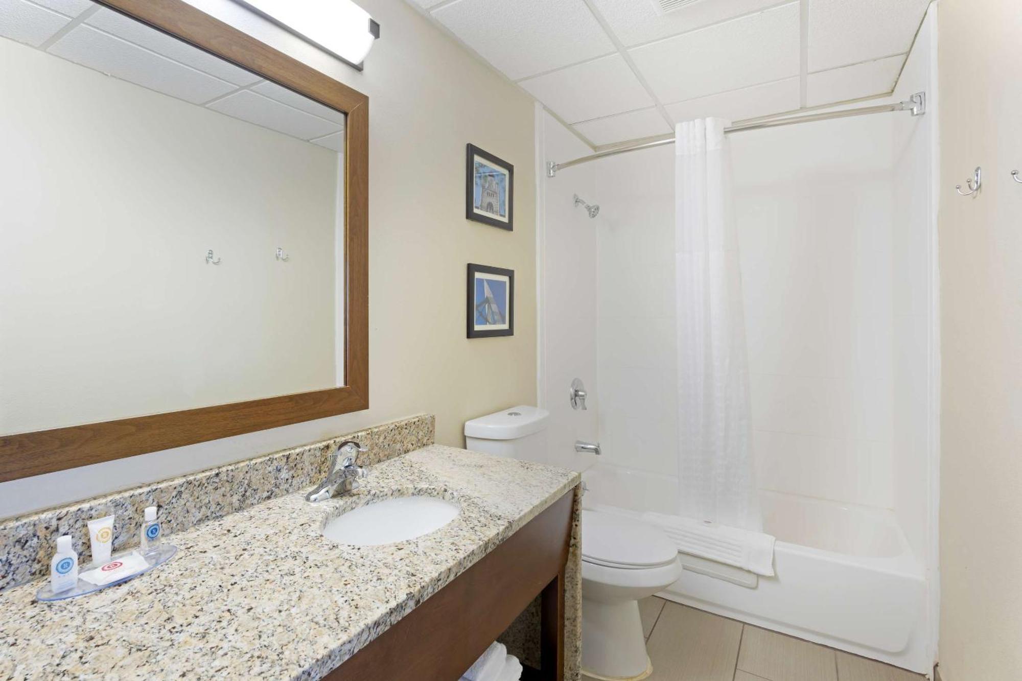 Comfort Inn & Suites Wichita Eksteriør billede