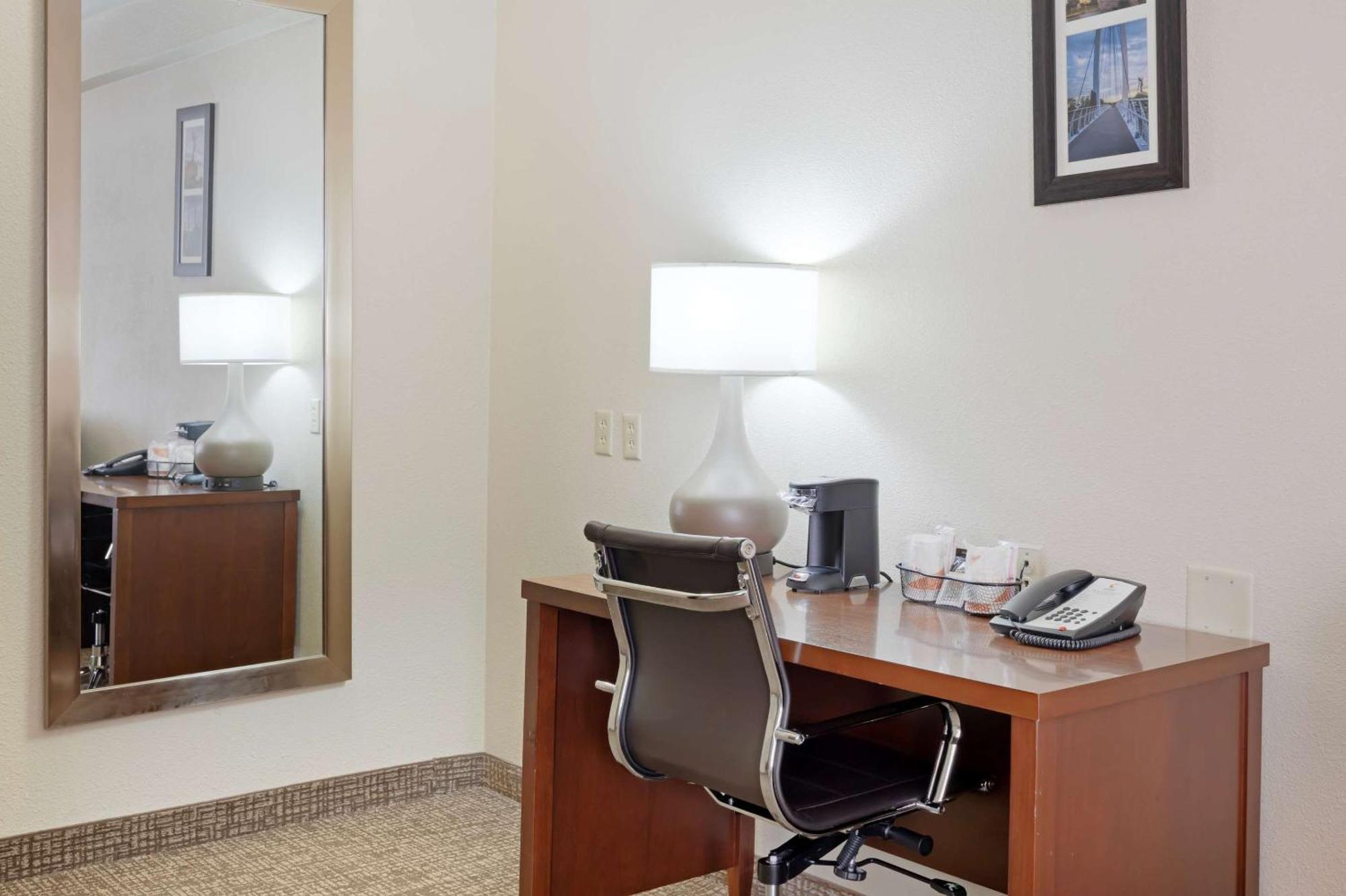 Comfort Inn & Suites Wichita Eksteriør billede