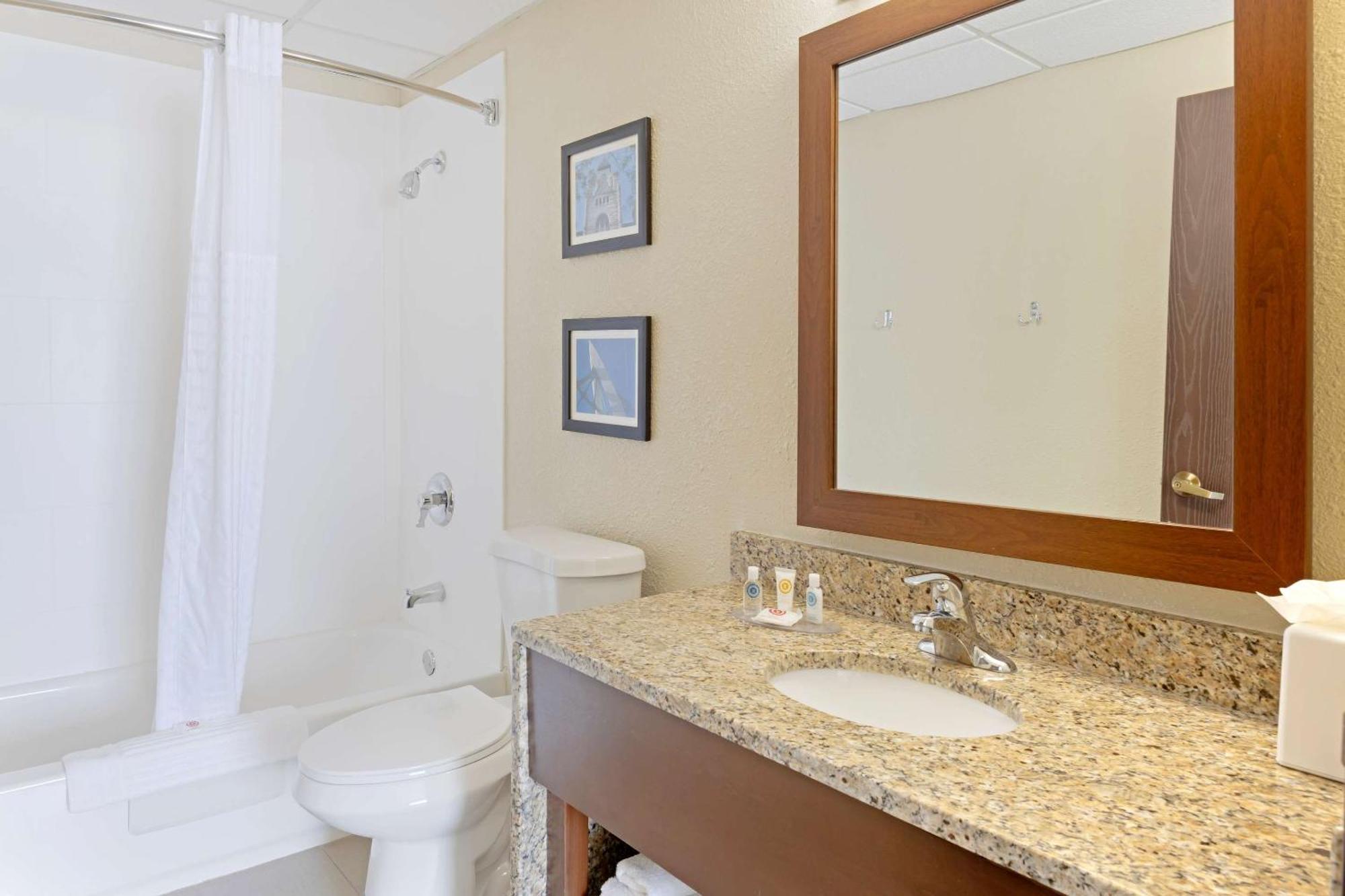Comfort Inn & Suites Wichita Eksteriør billede