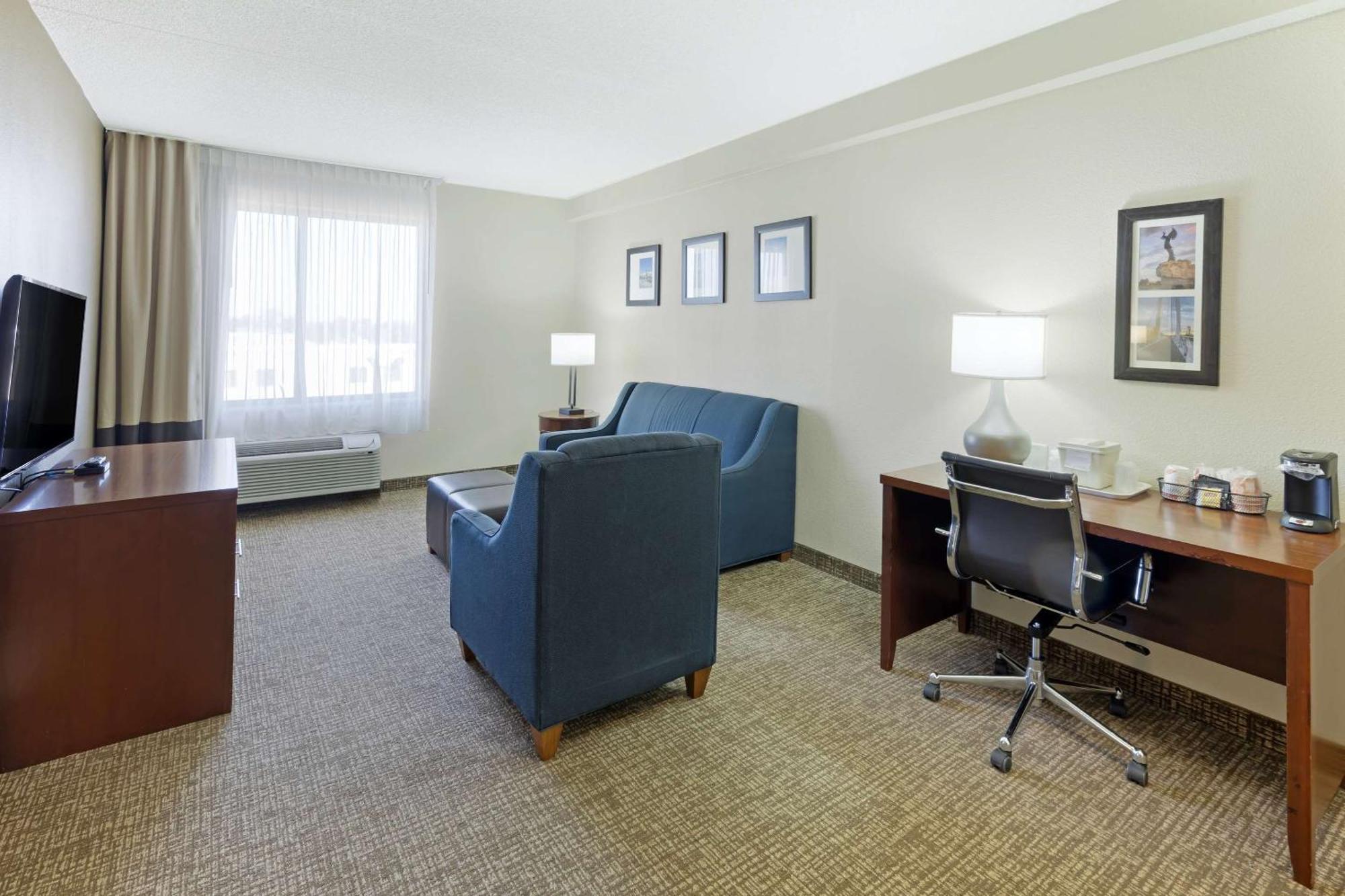 Comfort Inn & Suites Wichita Eksteriør billede