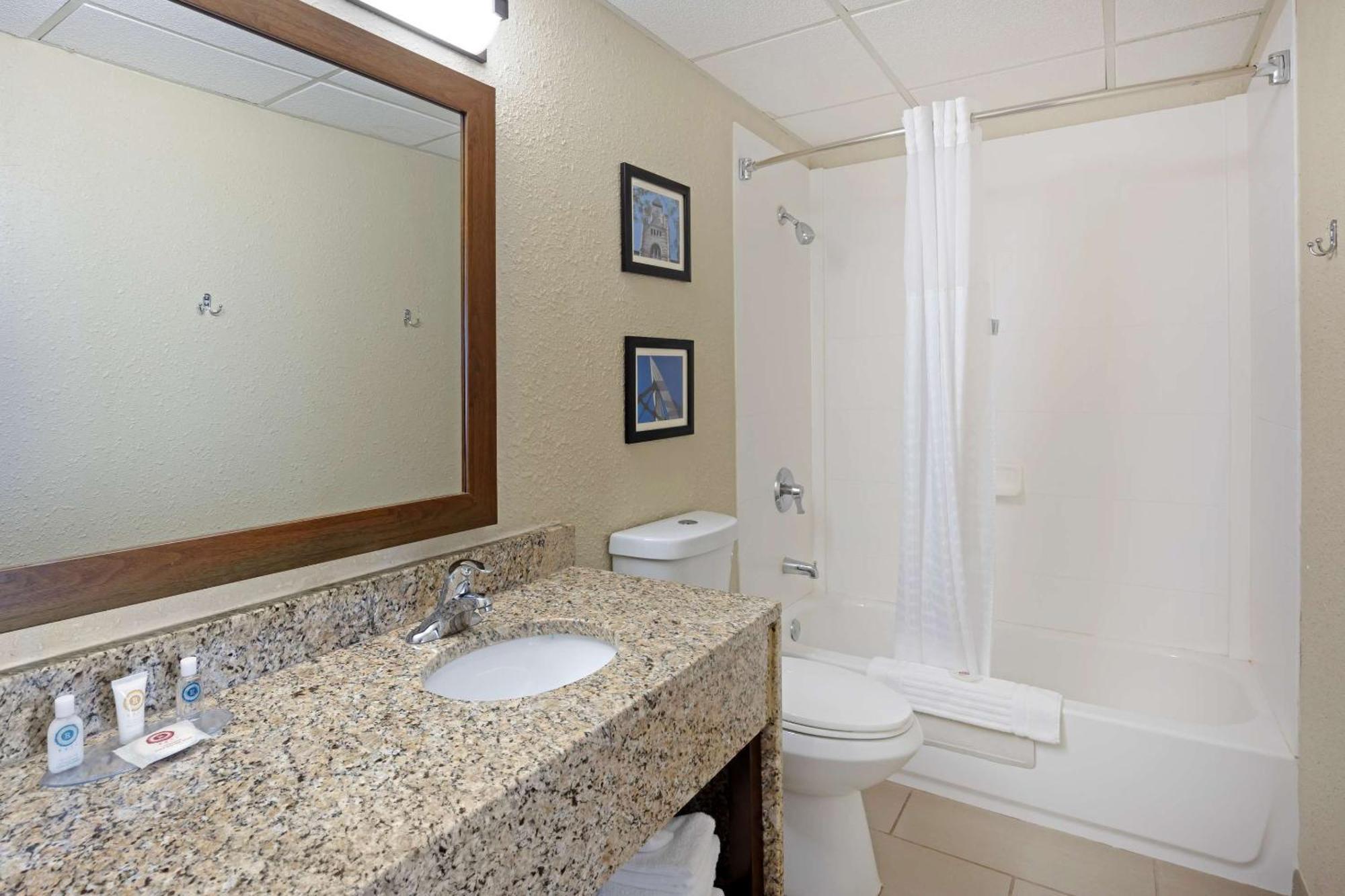 Comfort Inn & Suites Wichita Eksteriør billede