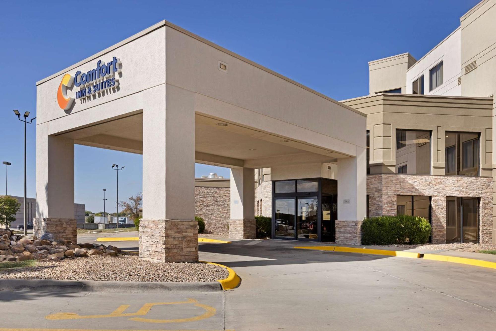 Comfort Inn & Suites Wichita Eksteriør billede